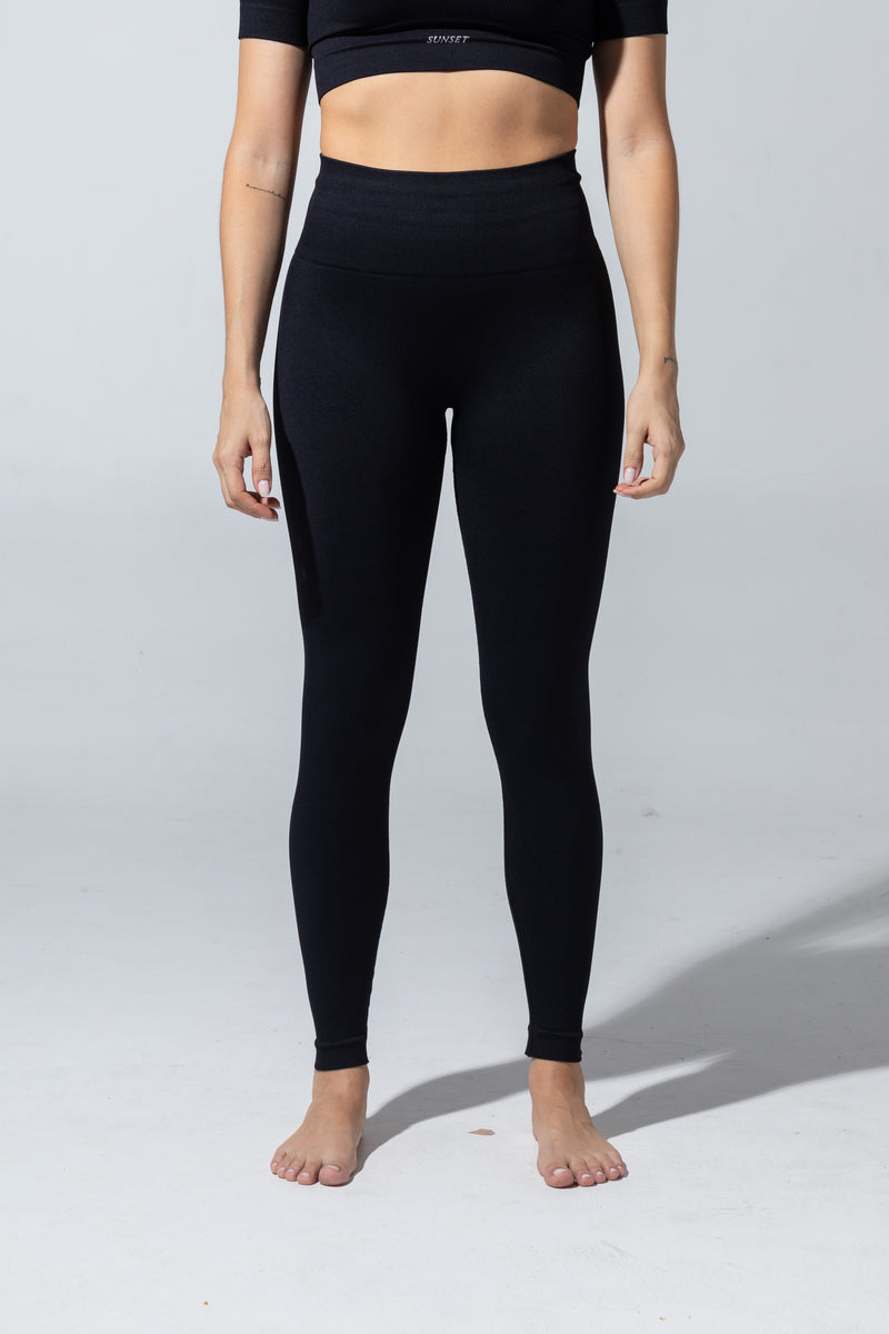SEAMLESS RIBBED SUNSET LEGGING — BLACK